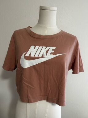 Nike Clay Short Sleeve Crop T-Shirt